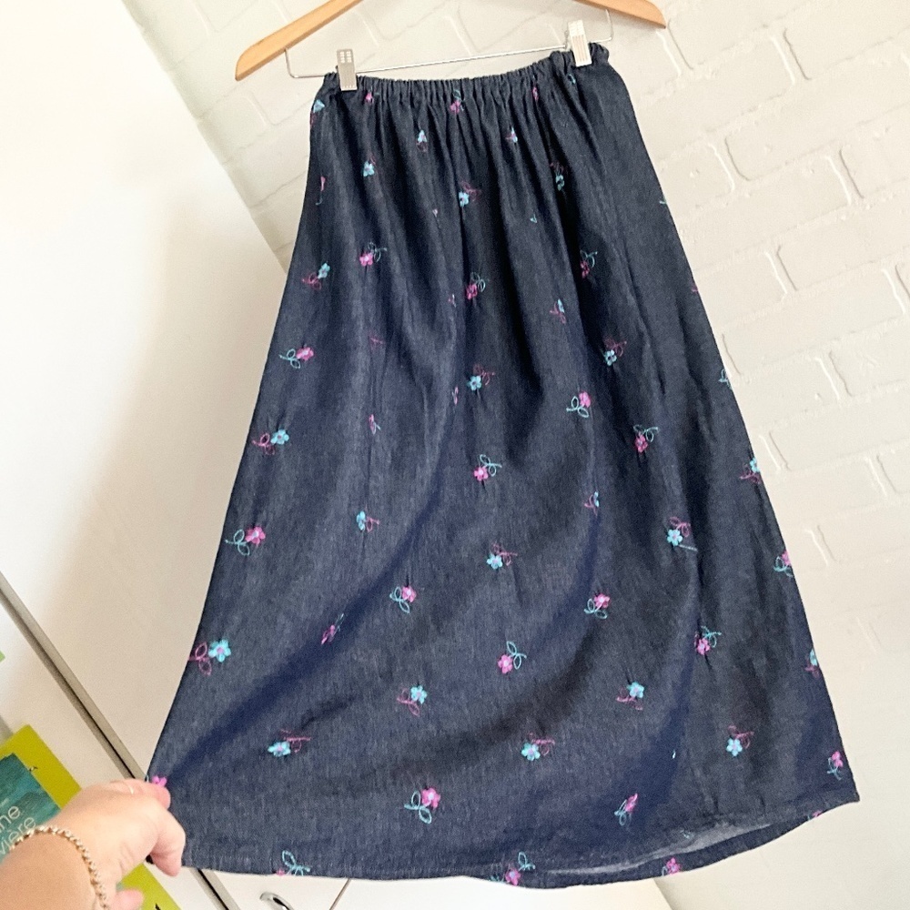 Vintage Handmade Maxi skirt Floral daisies Embroideries Dark wash Denim XS